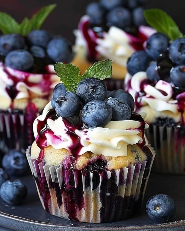 Best Elegant White Chocolate Blueberry Cheesecake Cupcakes