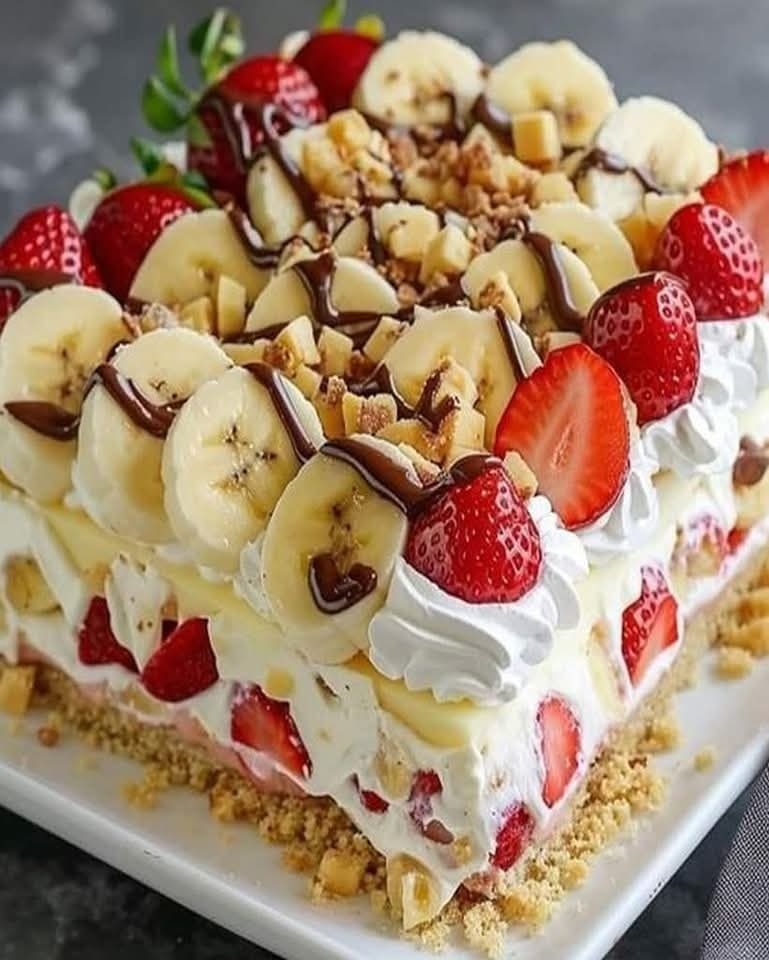 Easy Banana Split Cake Recipe – No-Bake Family Favorite