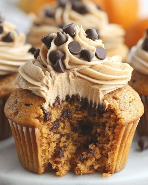 Best Pumpkin Chocolate Chip Cupcakes with Cinnamon Buttercream