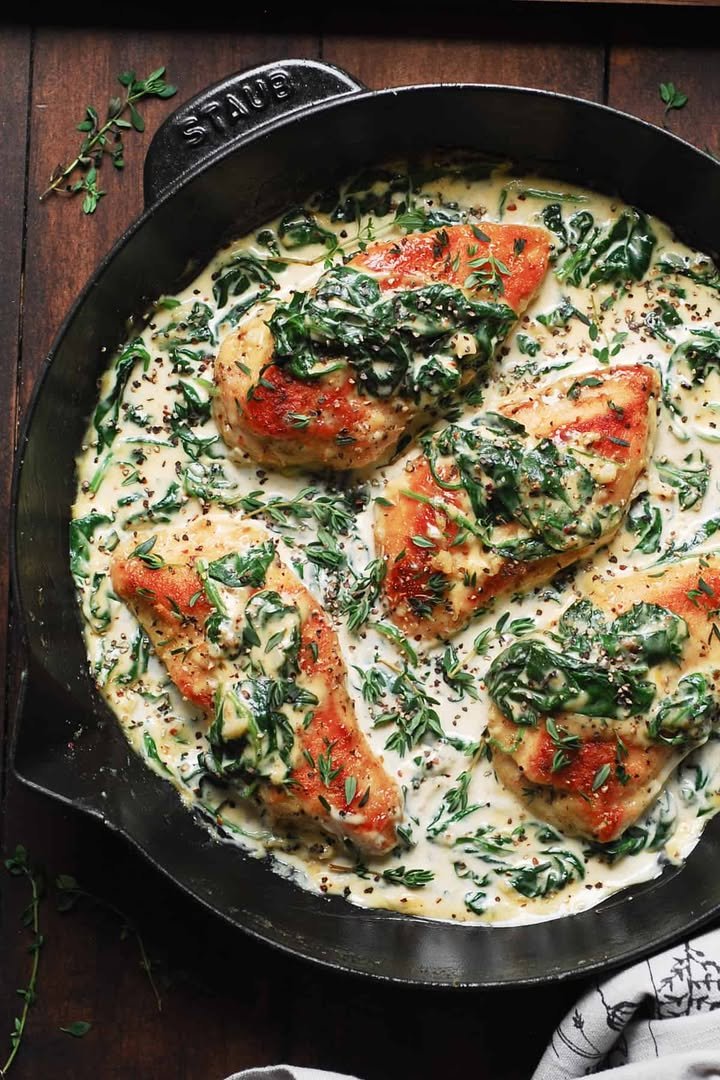 One-Pan Creamy Spinach Chicken With Garlic Parmesan Sauce